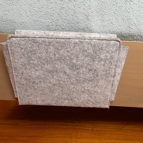 Kikkerland Medium Felt Bedside Pocket Caddy - Picture 3 of 4